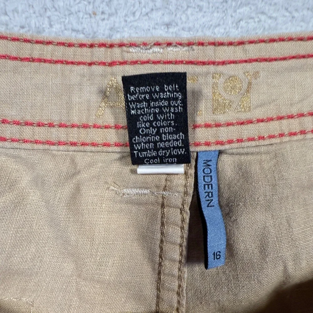 Y2K APT. 9 Modern Linen Blend Khaki Shorts Cuffed Pockets Casual Women's 16‎